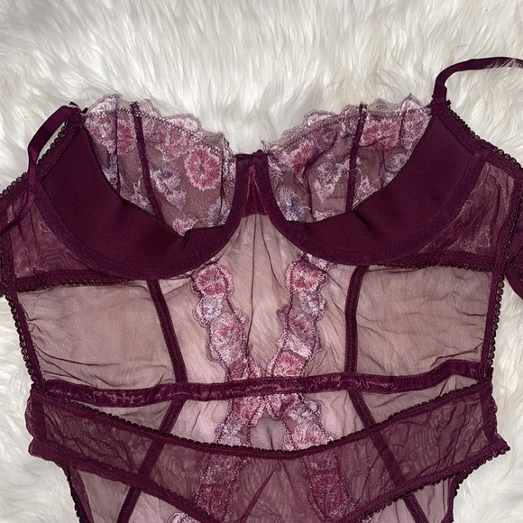 L Vs Victoria’s Secret VERY SEXY
Wicked Floral Embroidery Balconette Teddy- Kir - Picture 6 of 8